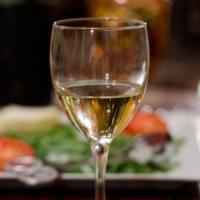 Afaceri pornite din cereri uriase - Romania importa de sase ori mai mult vin decat exporta!