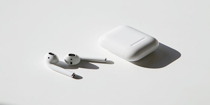 Apple lanseaza o noua versiune de AirPods