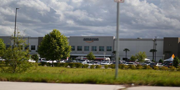 Amazon concediaza 10.000 de angajati