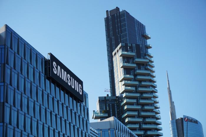 Samsung majoreaza investitiile