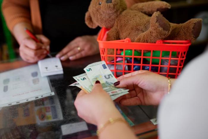 6 lucruri esentiale de verificat inainte sa alegi sertare de bani pentru afacerea ta