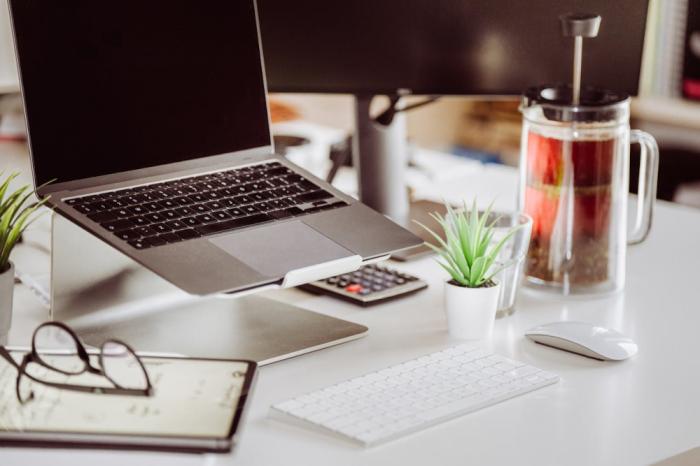 Ordinea care produce valoare: cum transformi haosul de pe birou intr-un sistem de arhivare eficient