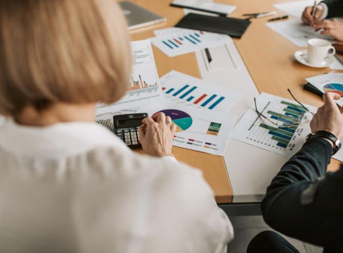 Modernizarea afacerii tale: cum sa treci de la gestiunea manuala la eficienta digitala