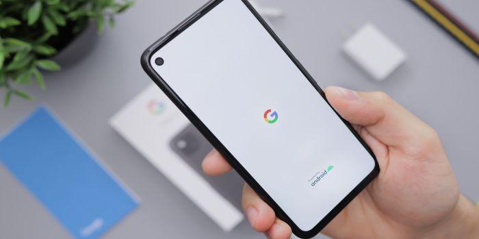 Google va lansa primul telefon pliabil