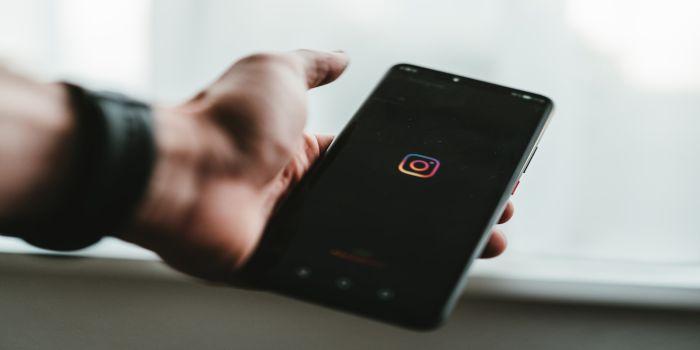 Instagram lanseaza cardurile de profil