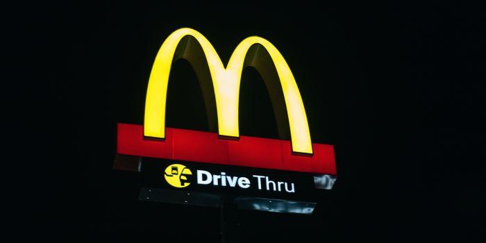McDonald's pleaca definitiv din Rusia si vinde afacerea unei companii locale