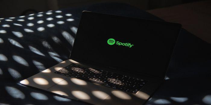 Spotify pregateste schimbari. Versurile melodiilor vor fi afisate doar abonatilor Premium