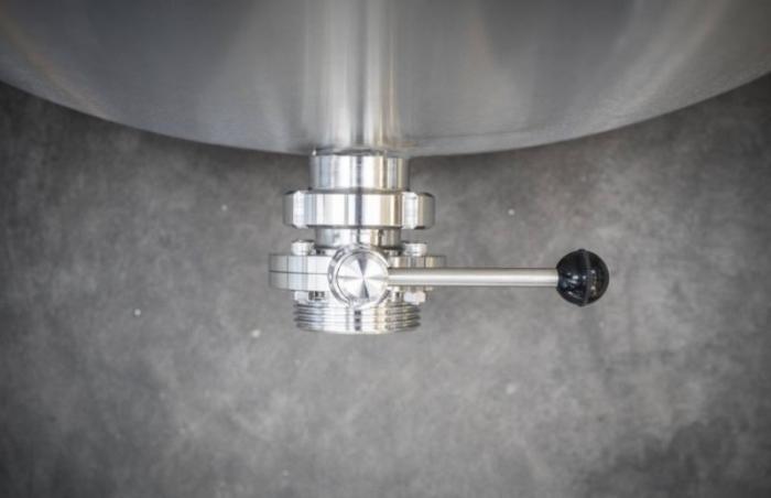 Alege tancul de racire a laptelui potrivit pentru ferma ta: orizontal, vertical deschis sau inchis