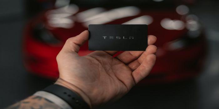 Tesla: Actiunile au scazut cu 6%