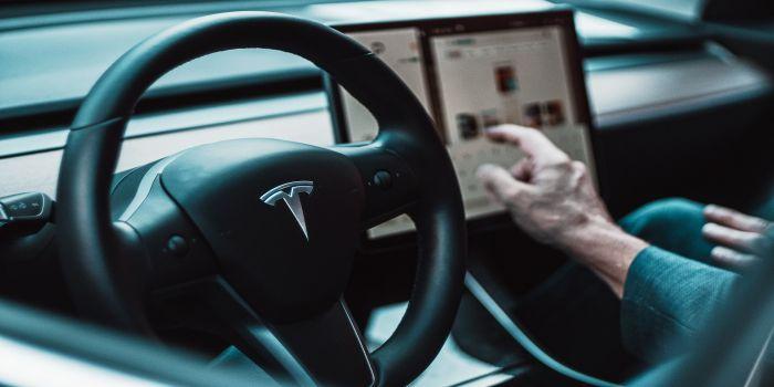 Tesla recheama 55.000 de vehicule Model X