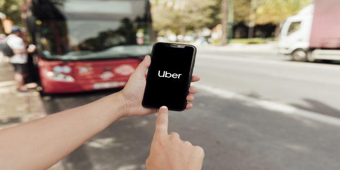 Planuri noi pentru Uber. In aplicatii si in masini vor aparea reclame