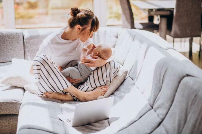 7 idei de afaceri pentru mamicile care stau acasa